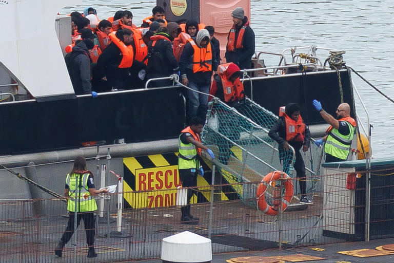 Confusion and 'overloaded' boat in migrant rescue