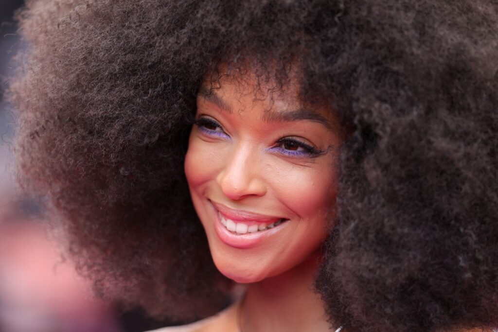 Miss Univers : cette candidate française chute pendant le défilé en maillot, sa réaction est géniale (elle fait partie des favorites)