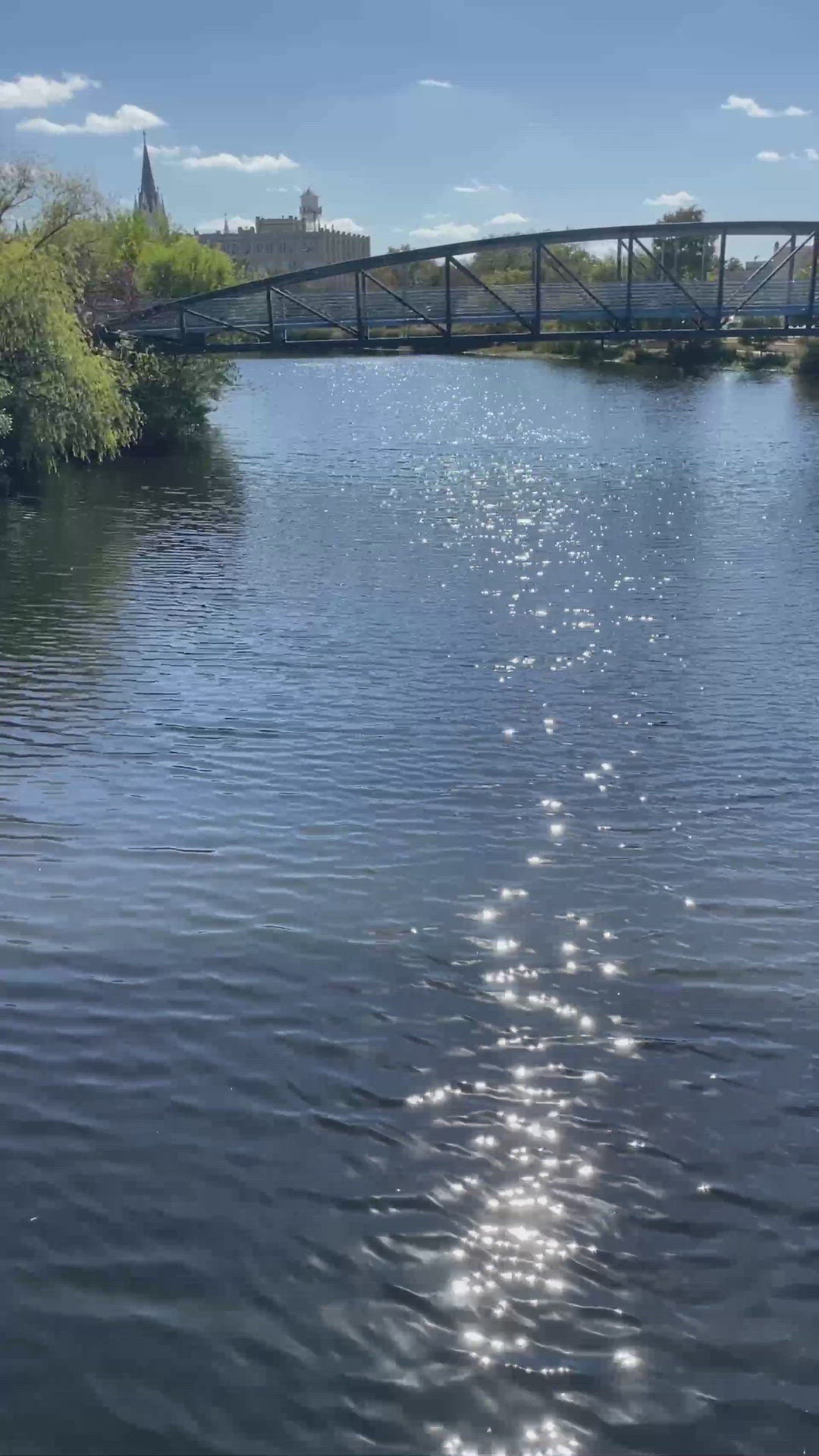 Man drowns at Elmendorf Lake after fleeing from traffic stop, SAPD says