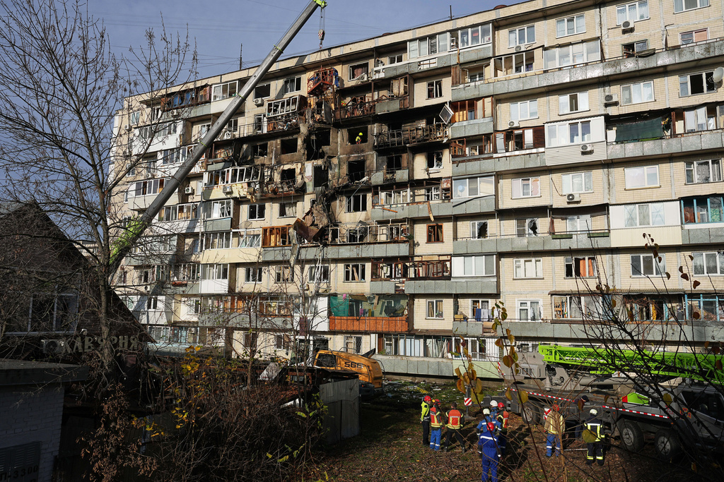Russian drone and missile attack on Kyiv kills 6 people and injures at ...
