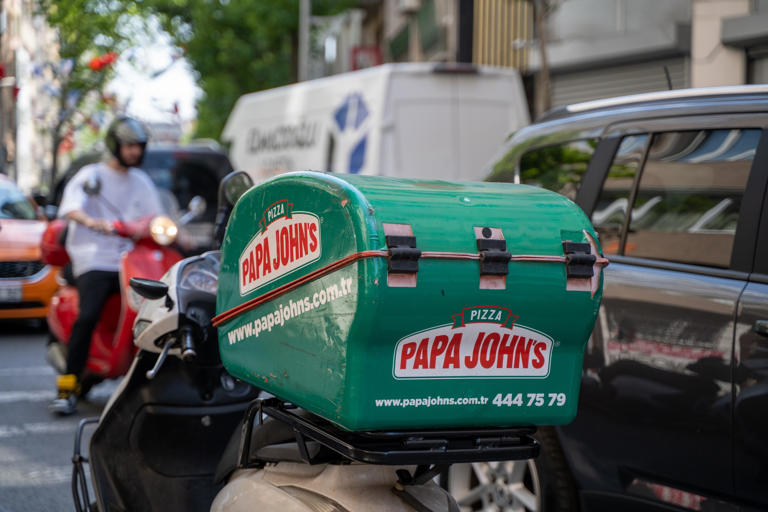 Papa John's selects Deliverect to improve delivery system