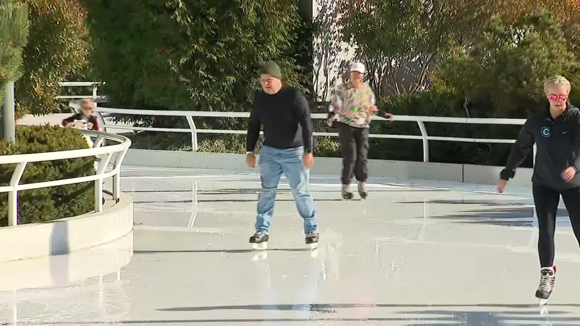 Maggie Daley skating ribbon opens for season amid sunshine, temps in ...