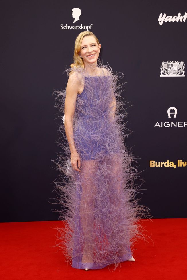 Cate Blanchett fait sensation en optant pour la première robe en « plumes végétales » signée Stella McCartney