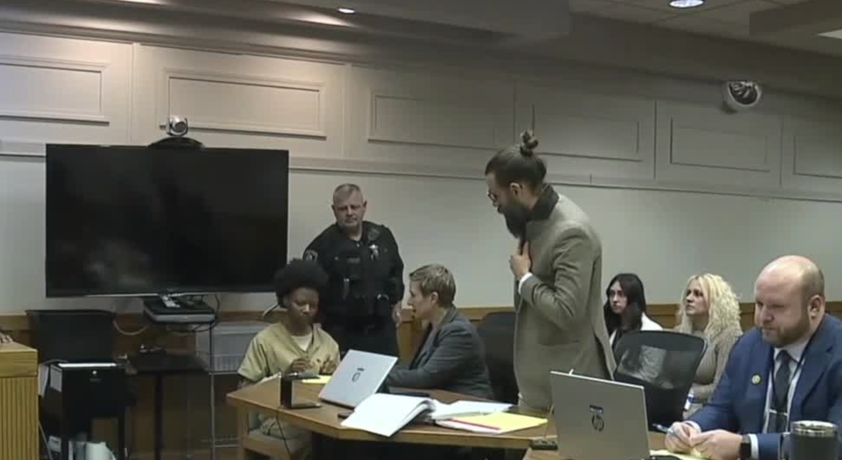 Relative of victim in McDonald's fatal stabbing returns to courthouse ...