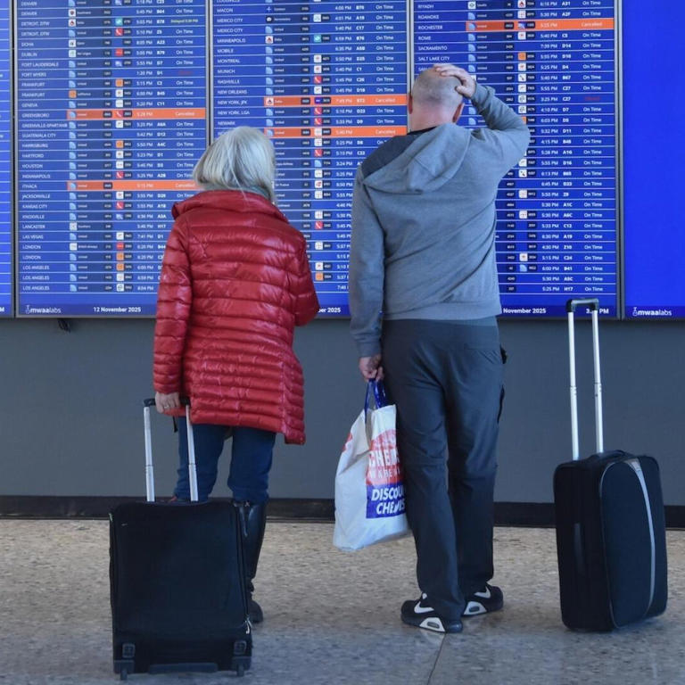 La Casa Blanca abandona el plan de obligar a las aerolíneas a pagar a los viajeros por los vuelos retrasados.