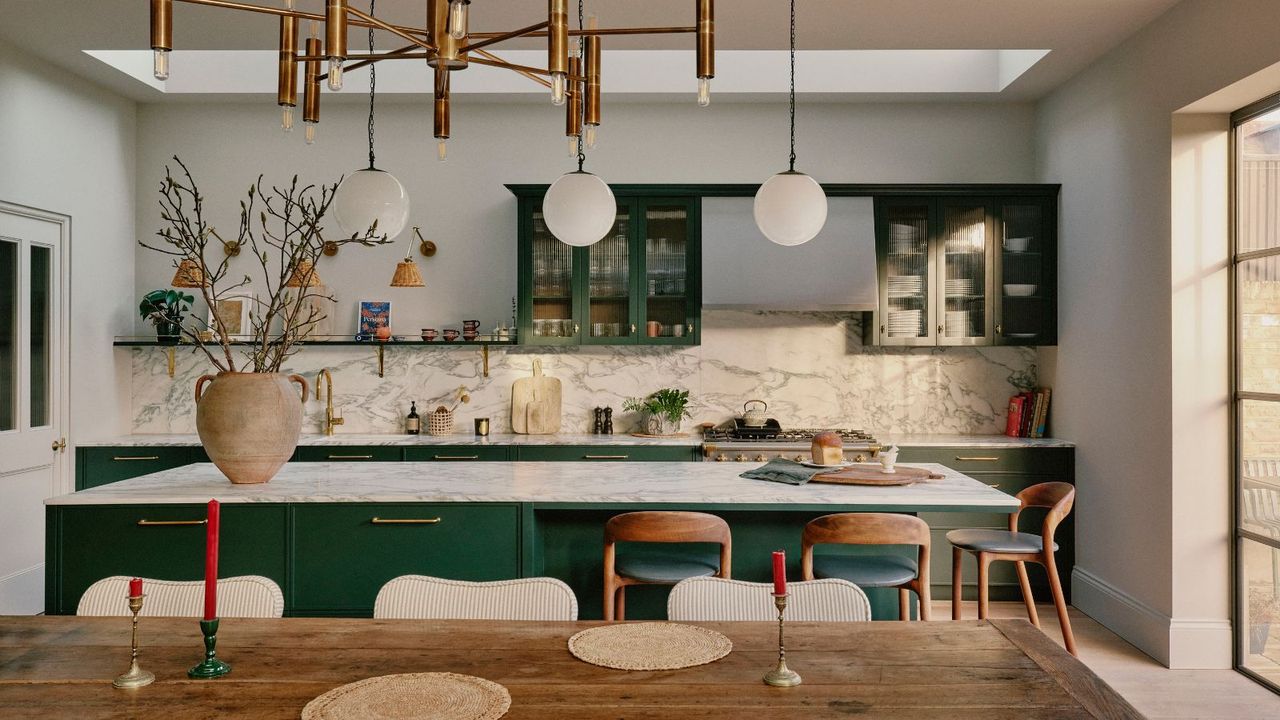 The Most Warm and Welcoming Kitchens from the Homes & Gardens Archive