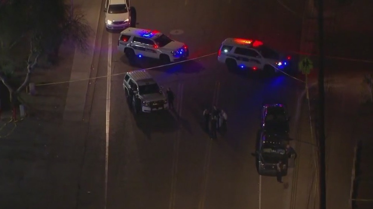 Shooting leaves man critically injured in Phoenix