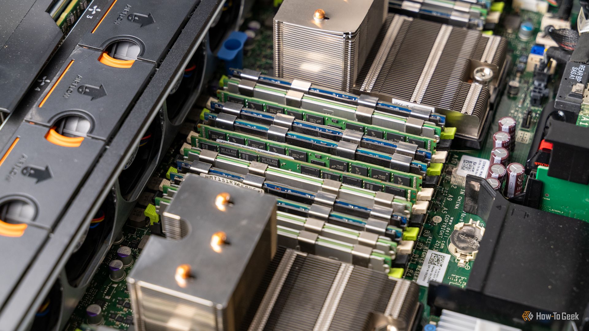 10GbE networks and screaming rack servers: The r/homelab flexes wasting ...