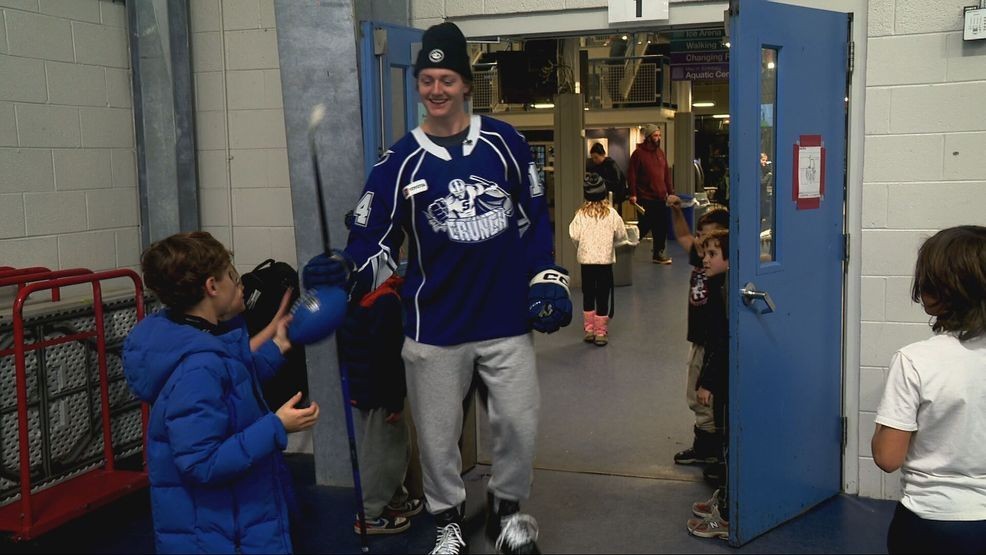 Syracuse Crunch players inspire young hockey team with valuable lesson