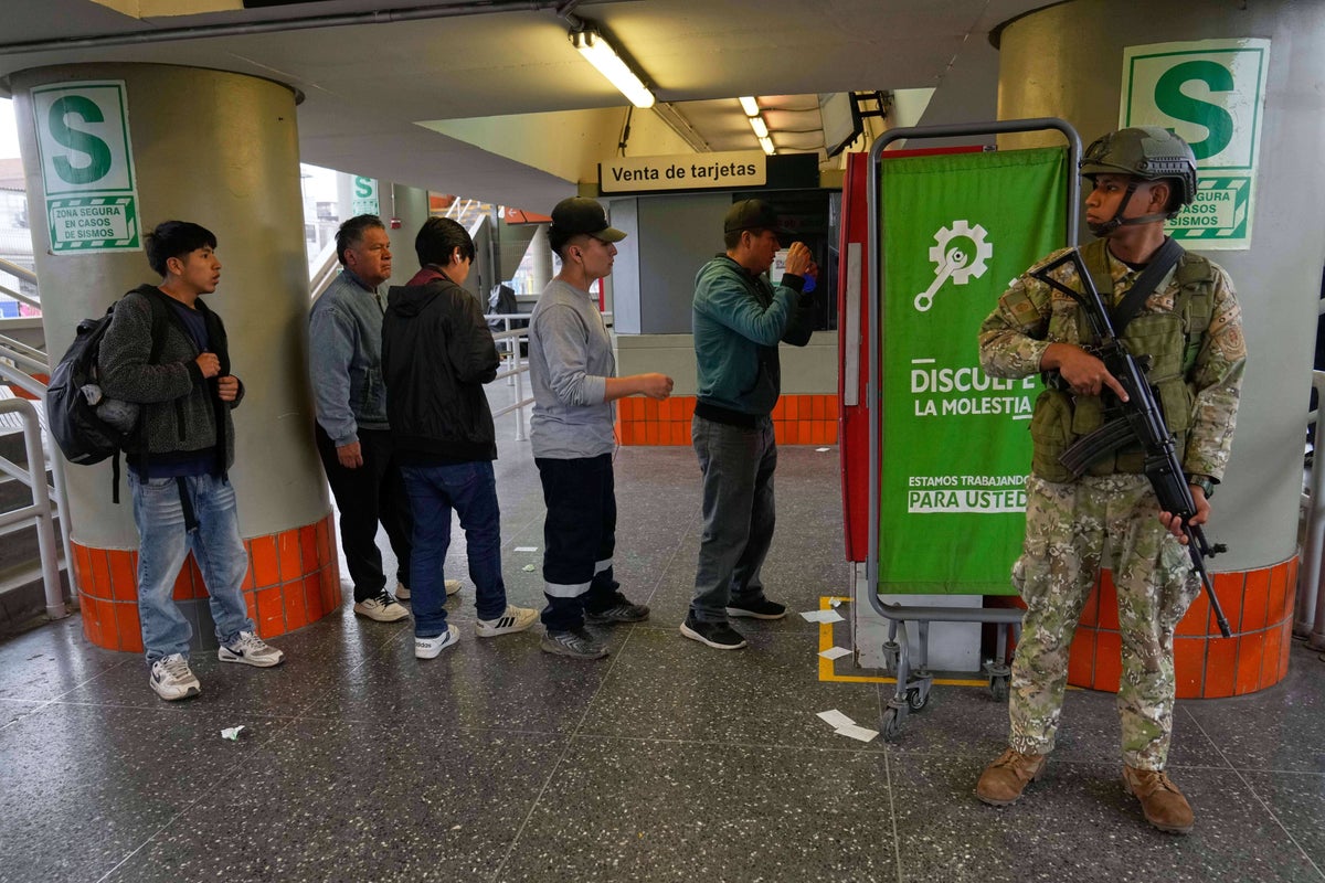 Peruanos marchan para exigir renuncia de presidente interino y molestos ...