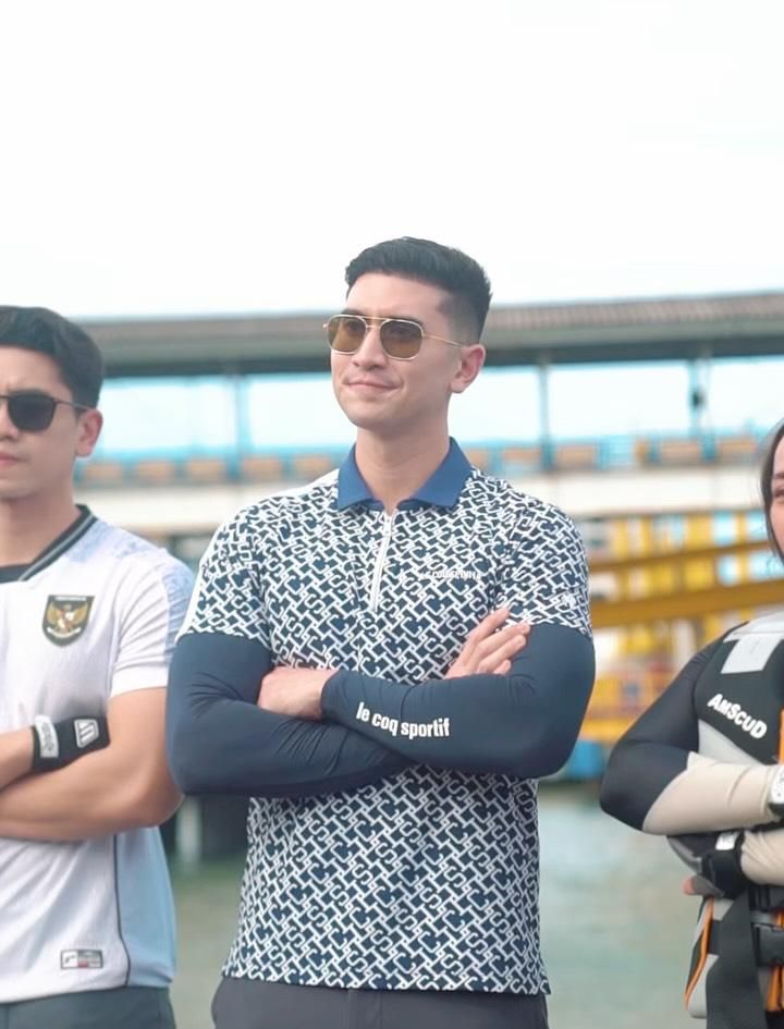 Verrell Bramasta main jet ski di Selat Sunda.