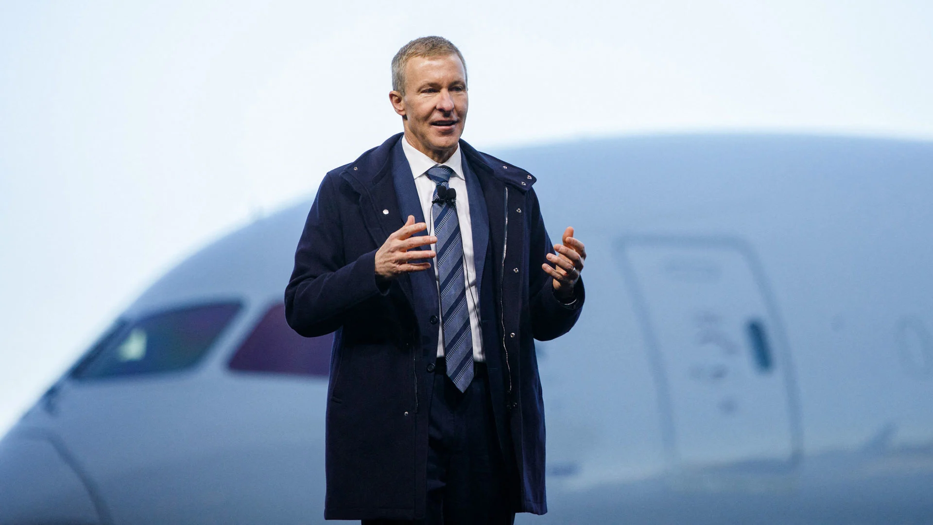 With 1 simple habit, United Airlines CEO Scott Kirby just taught a ...