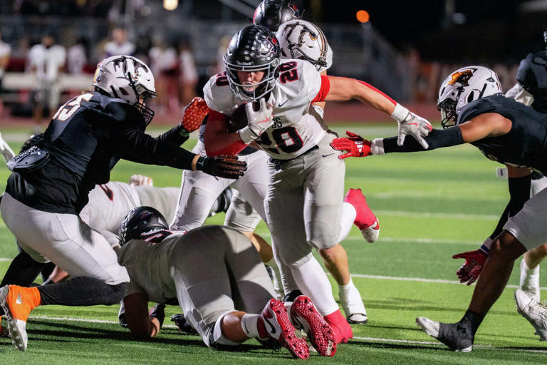 Hutto's defense ices 35-28 win over Bowie with late fourth-down stops