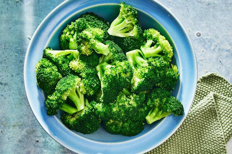 How to microwave broccoli so it stays bright green and crisp-tender