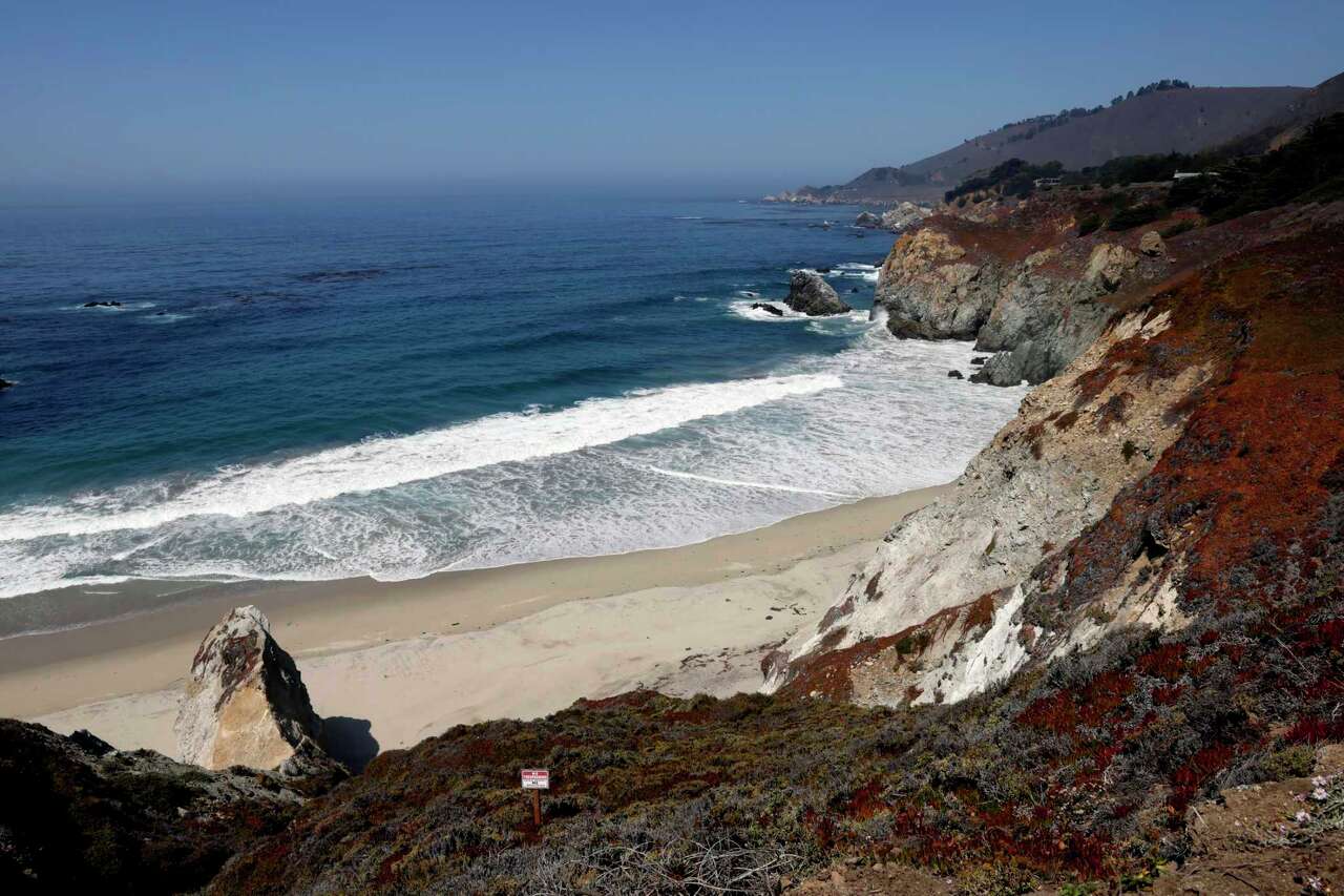 Father dead, 5yearold girl missing after being swept into Pacific Ocean(00)