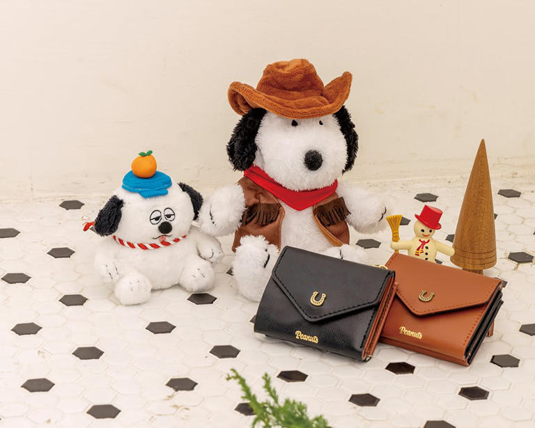 初買いにぴったり！」ローソン×スヌーピー「午年ミニ財布」3300円「総