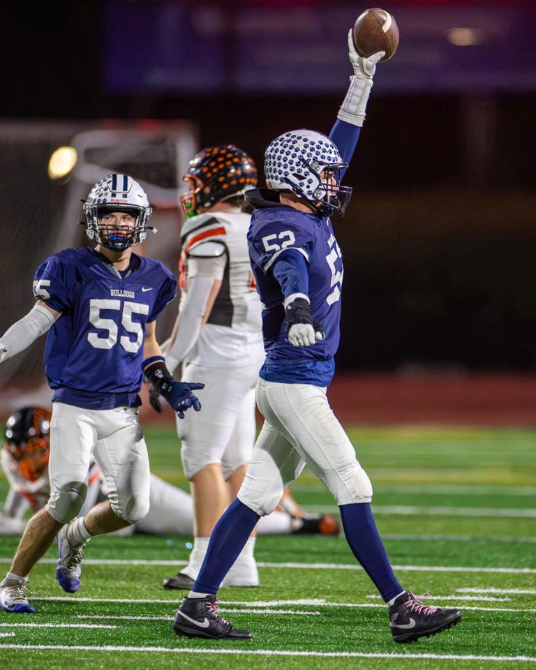 Here's what stood out in Westerly's semifinal win vs. West Warwick football
