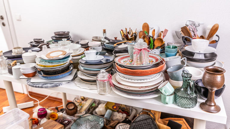 How To Effectively Declutter Your Kitchen With The 12:12:12 Method