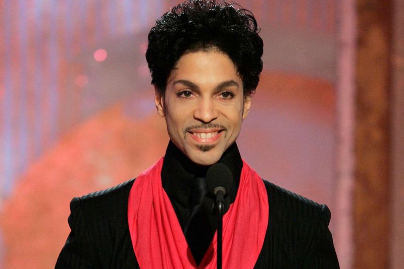 10 Musicians Who Never Took Formal Music Lessons – And Still Became Legends