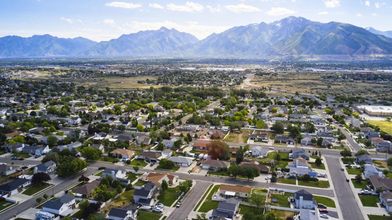 One Of Utah's Most Underrated Cities Hides A Beautiful Beach Perfect ...