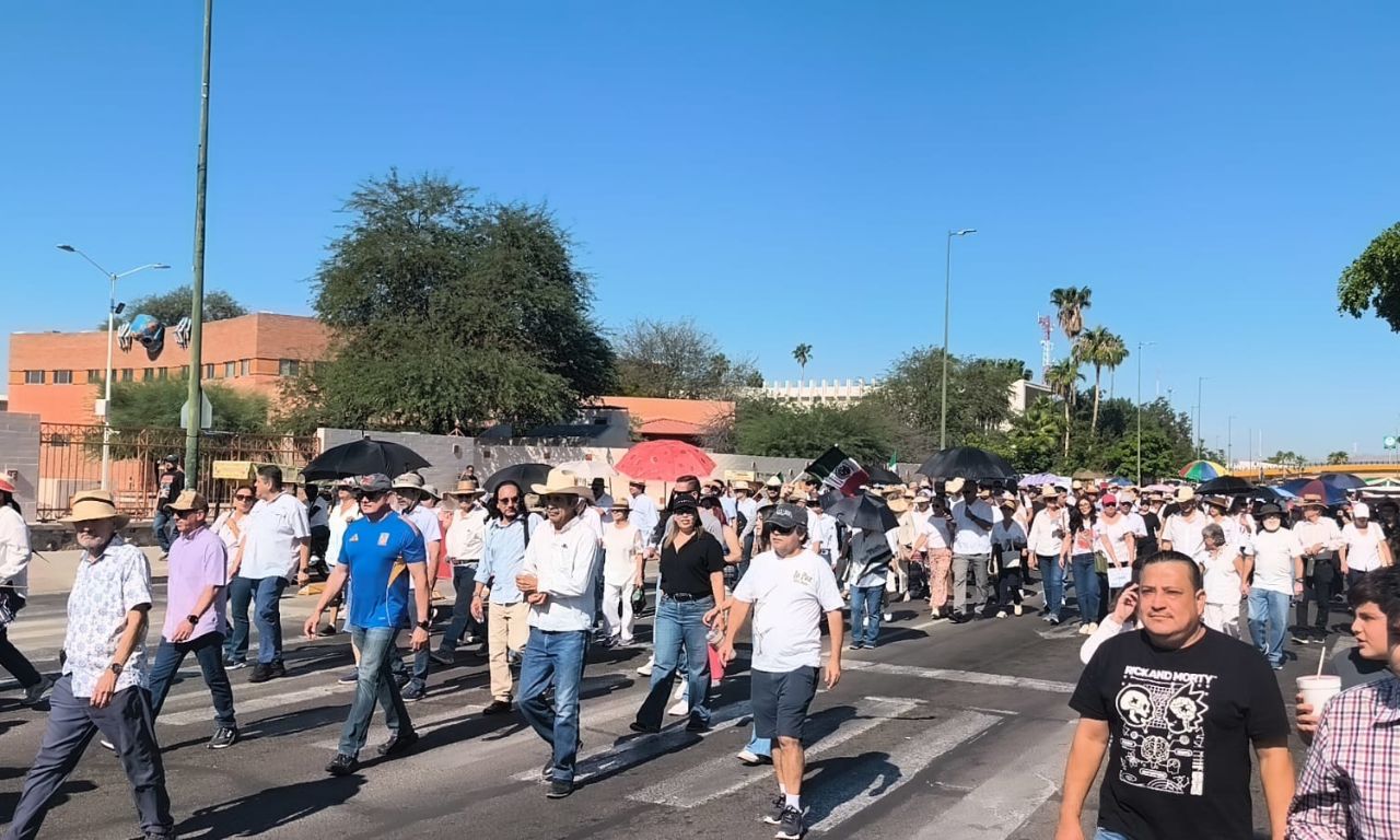 Se manifiestan 1500 en Baja California Sur