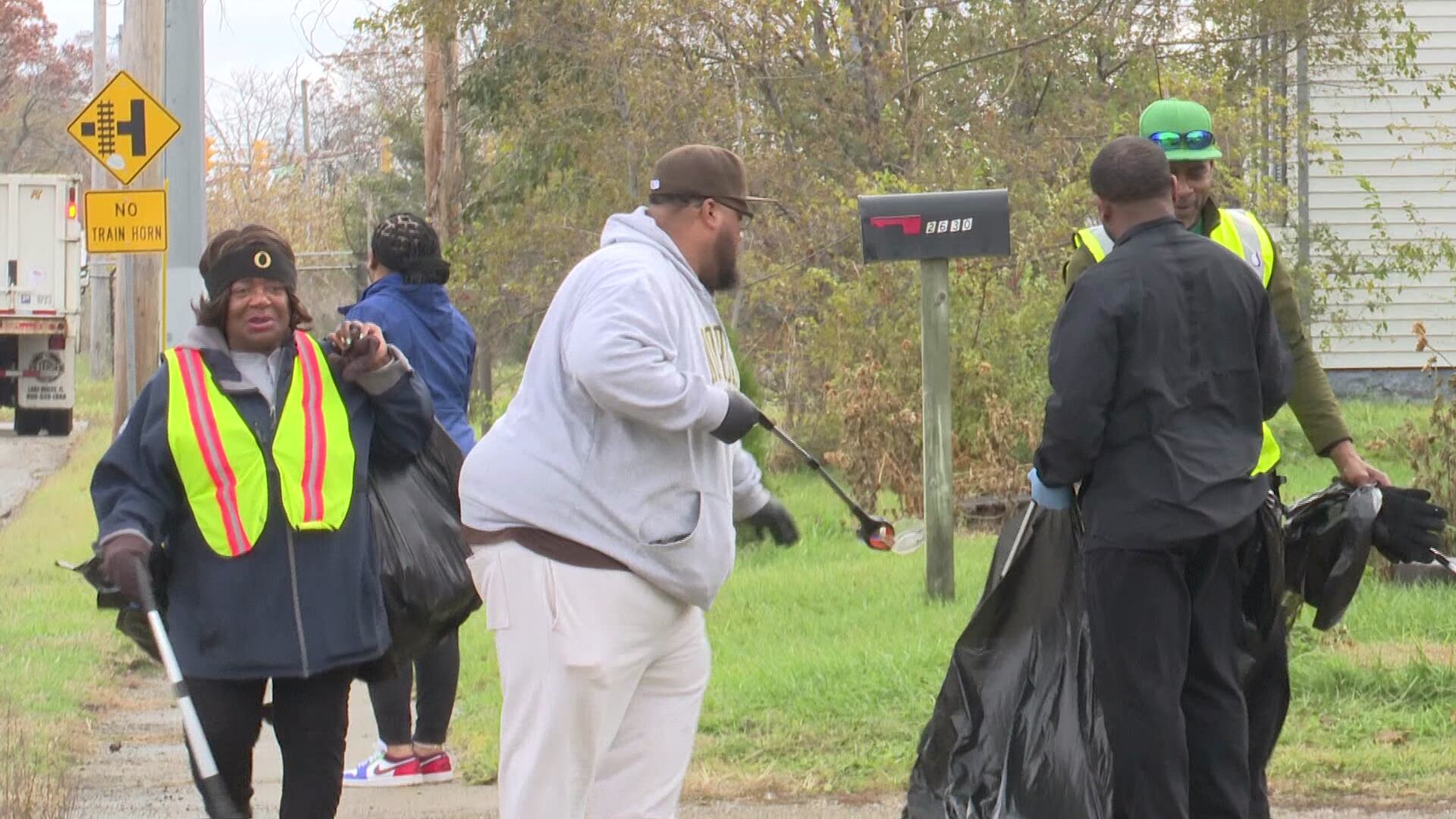 Volunteers clean up South Bend’s west side in neighborhood event