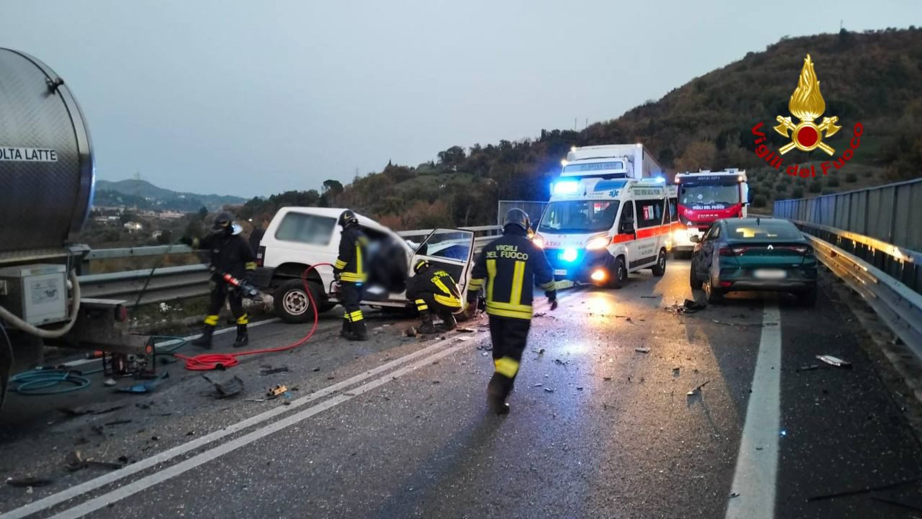 Scontro tra camion e fuoristrada, un morto e un ferito grave