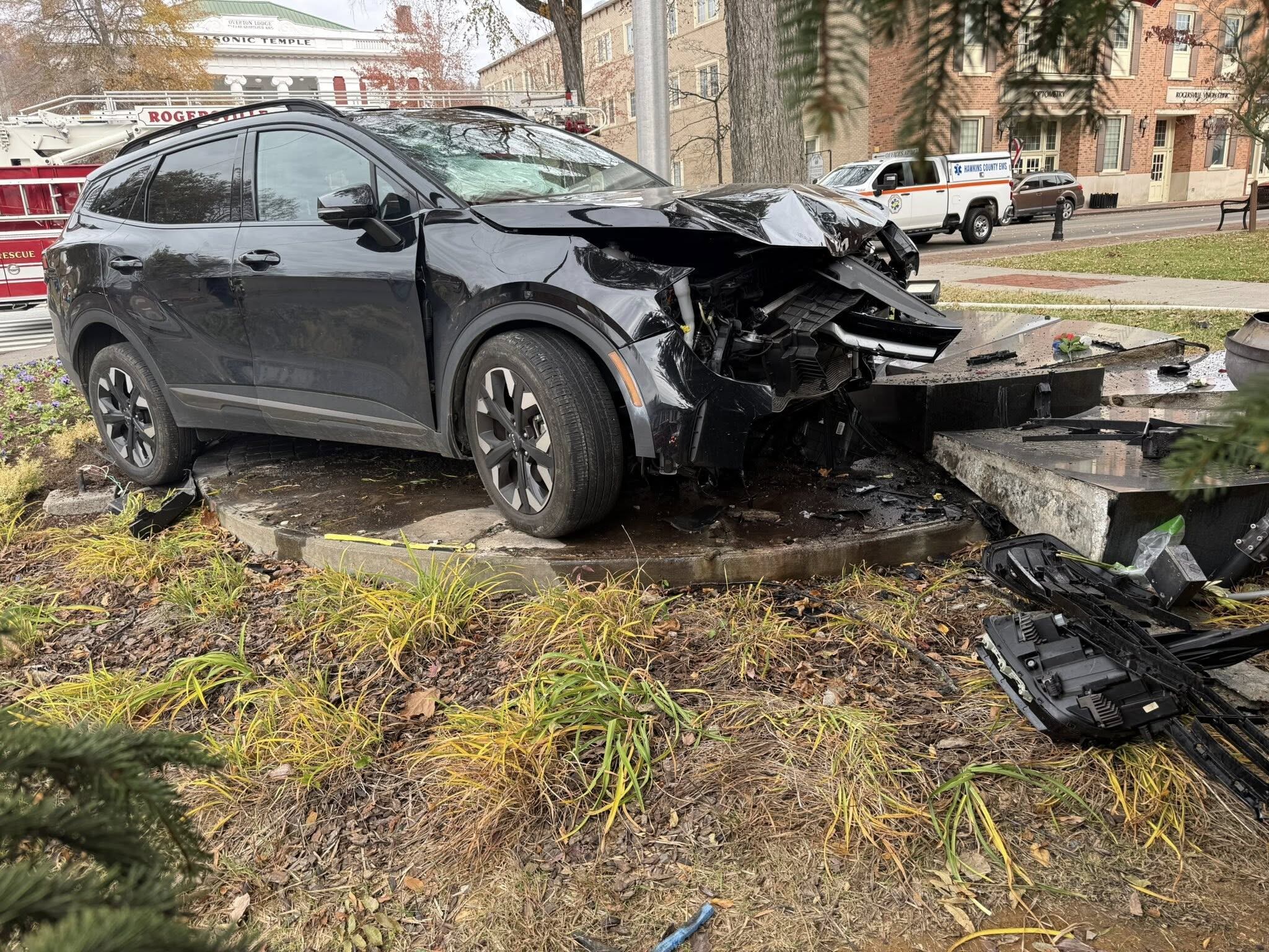 EMA: 3 people injured after car crashes into Rogersville Veterans ...