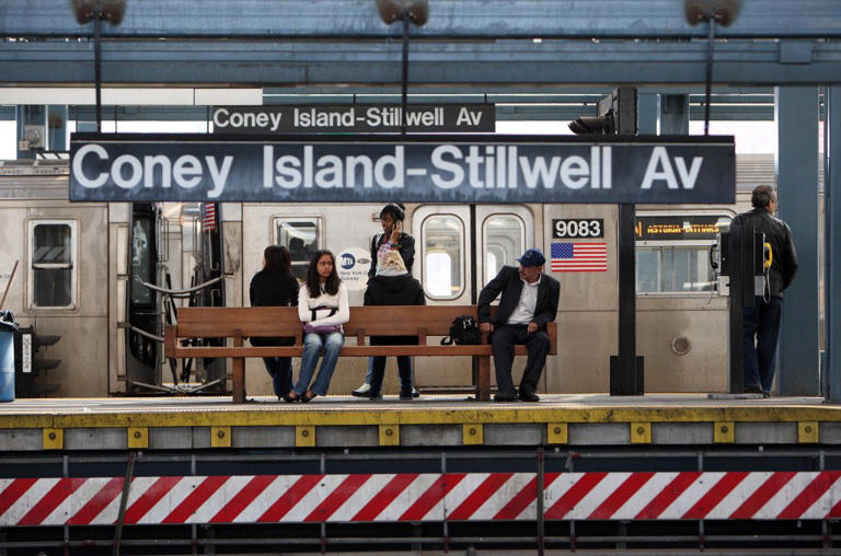 Unhinged NYC straphanger arrested after pummeling passenger, ‘yelling ...