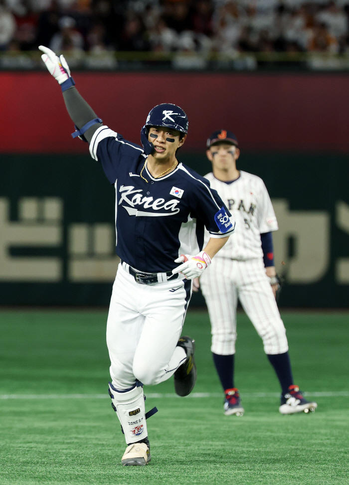 Except for Roh Si-hwan, Han Dong-hee appears four times. Catcher Choi ...