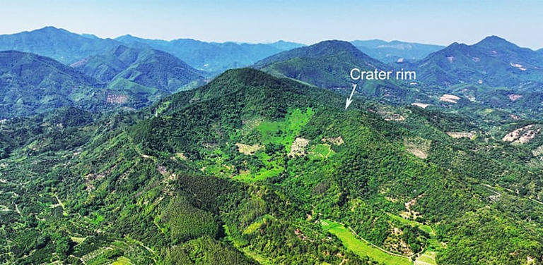 Vista del cráter Jinlin en el sur de China - una depresión de 900 metros. Ming Chen