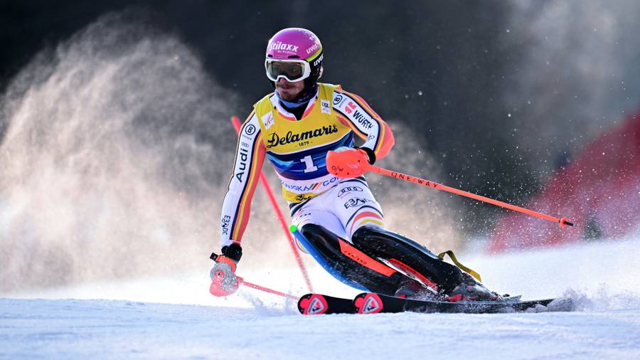 Slalom in Levi: Straßer lauert