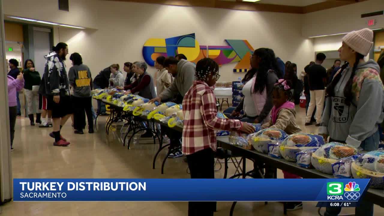 Mosaic Life Church gives 300 turkeys to families at Oak Park Community ...