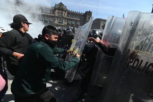 Mexico 'Gen Z' protest against cartel violence leads to 100 police ...