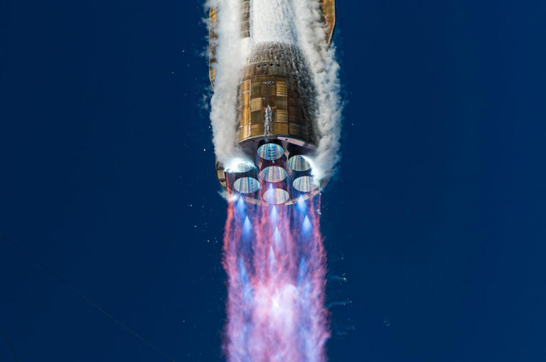 🚀 Blue Origin logra una hazaña con el aterrizaje de su cohete gigante New Glenn.