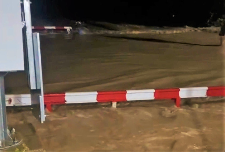 Đường sắt qua Khánh Hoà ngập cục bộ, nhiều chuyến tàu phải tạm dừng