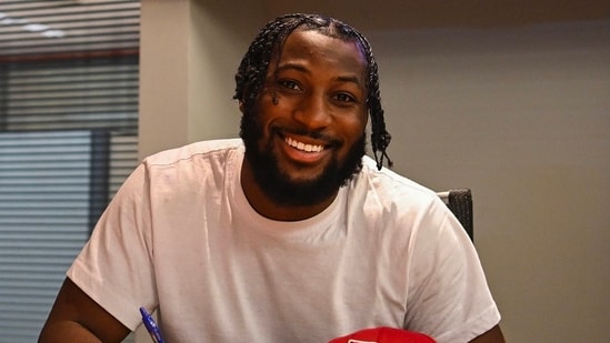 New York Jets cornerback Kris Boyd shot in NYC and critically injured, reports say.