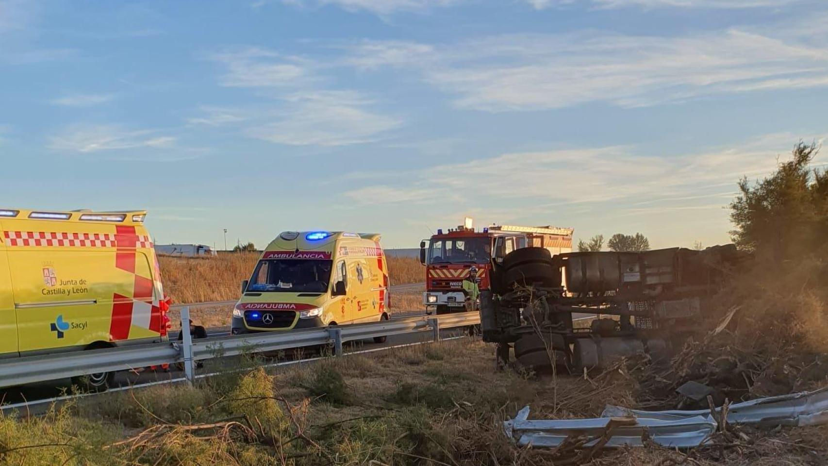 Tres heridos, uno de ellos atrapado, en un choque frontal en Merindad ...