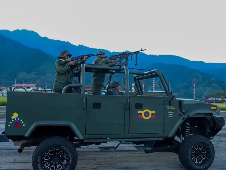Membros das Forças Armadas participam do "Plano Independência 200", um desdobramento de defesa ordenado pelo presidente da Venezuela, Nicolás Maduro, perante as crescentes tensões com os Estados Unidos, em Mérida, Venezuela, nesta imagem divulgada a 11 de novembro de 2025. foto: Governadoria de Mérida via Reuters