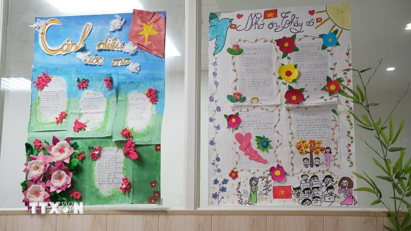 Học sinh, sinh viên tại Nga thể hiện lòng biết ơn các nhà giáo