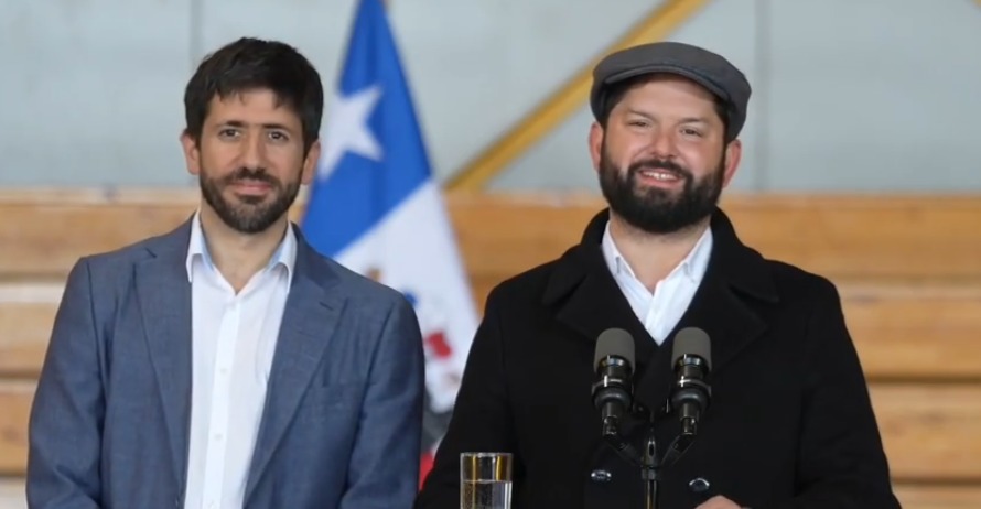 “Chile es hermoso”: Presidente Boric llega a votar en Punta Arenas y ...
