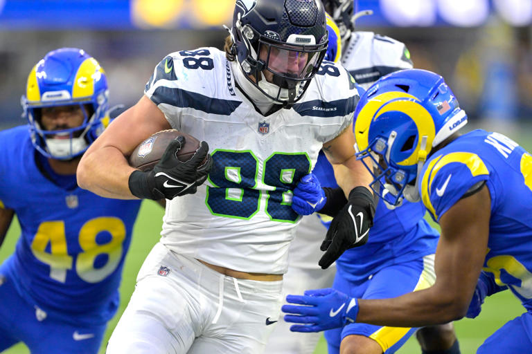 Seahawks vs. Rams predictions, picks, odds: Who wins Week 11 NFL game?