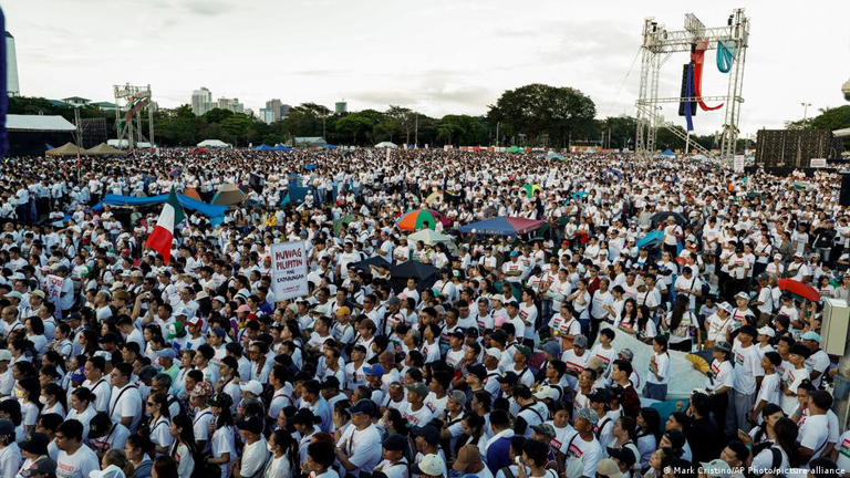 Philippines: Mass protest in Manila over corruption scandal