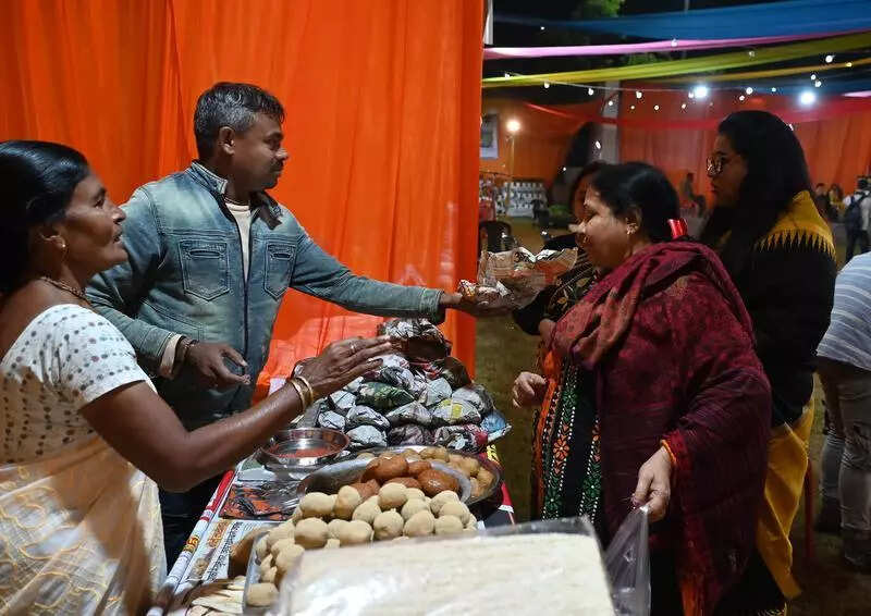 Music, food & handicrafts pull crowd to Bong Fest