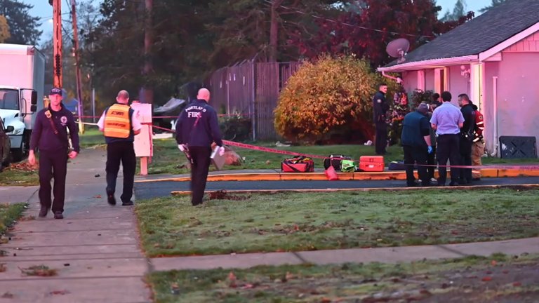 1 dead, 2 injured in shooting inside SE Portland home