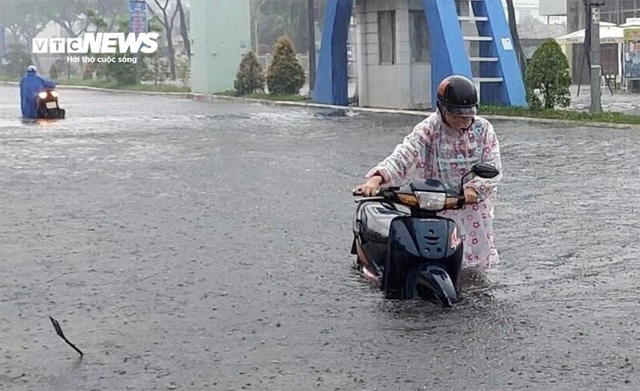 Dự báo thời tiết 17/11: Bắc Bộ đón không khí lạnh mạnh, Trung Bộ hứng mưa to