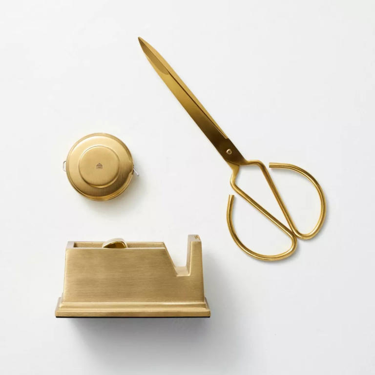 Kim Kardashian’s Minimalist Gift Wrapping Turns Simple White Paper and ...