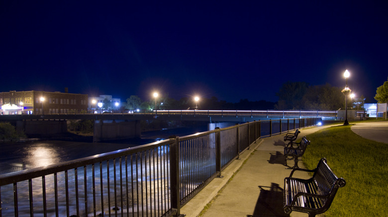 Iowa's Charming Riverside City With Mountain Biking, Trails, And ...