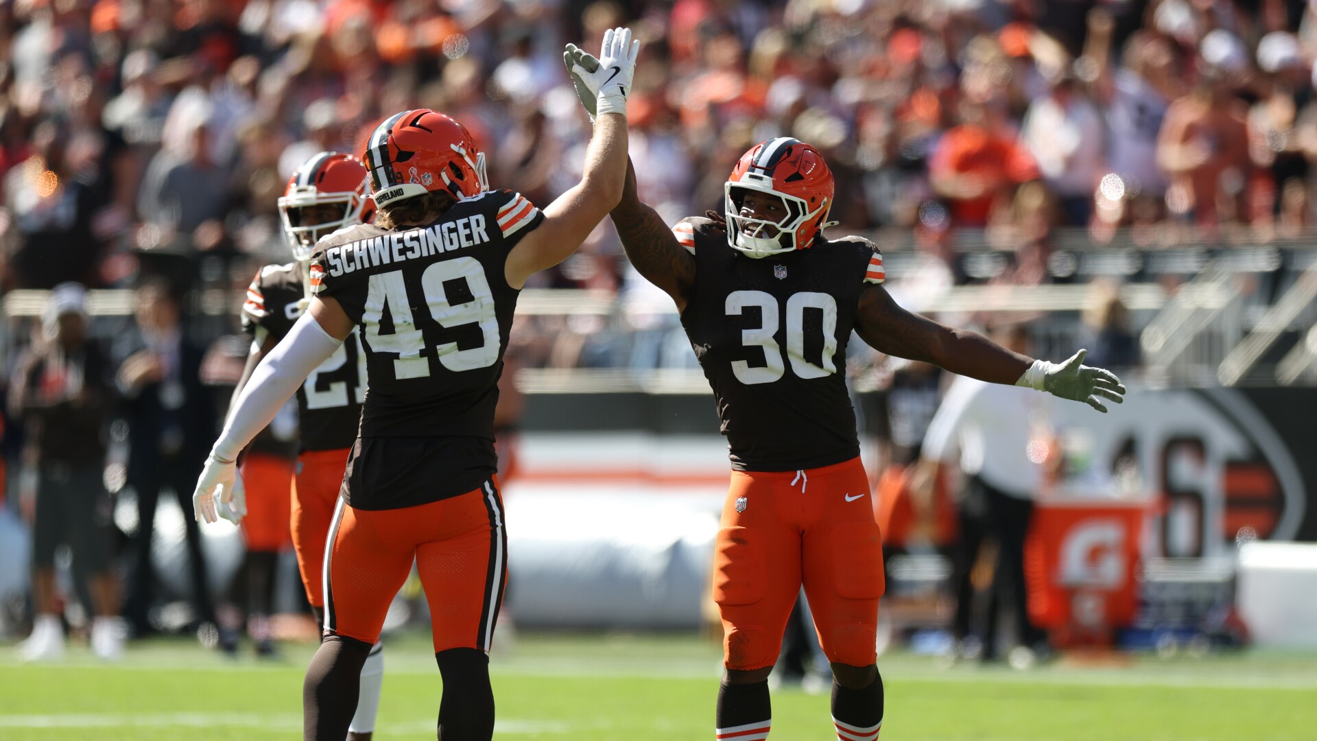 Browns up 13-3 after Devin Bush interception return TD