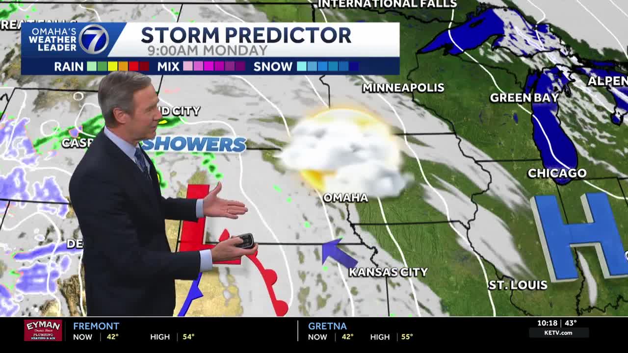 A few showers Monday near Omaha